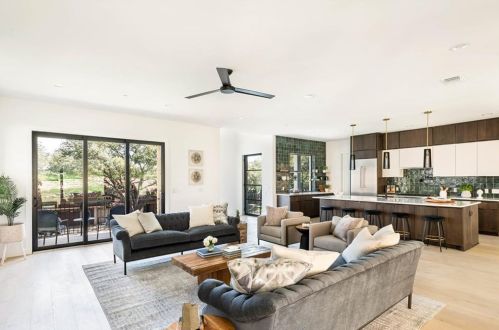 8512 Appalachian Dr, Austin TX 78759-7930 exterior