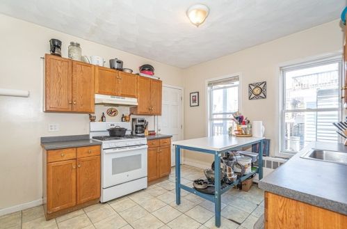 327 Middlesex St, North Andover MA 01845-3438 exterior