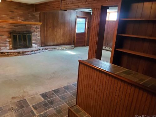 4 Kulas Ter, Seymour CT 06483-2715 exterior