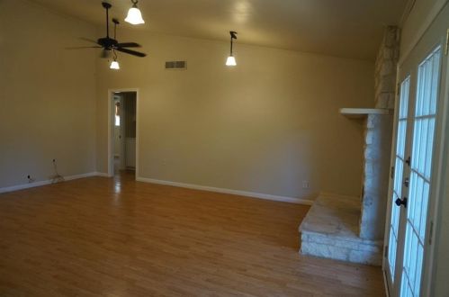 10408 Firethorn Ln, Austin TX  78750-1741 exterior