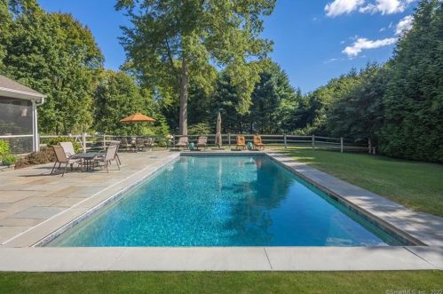 140 Long Lots Rd, Westport CT 06880-3826 exterior