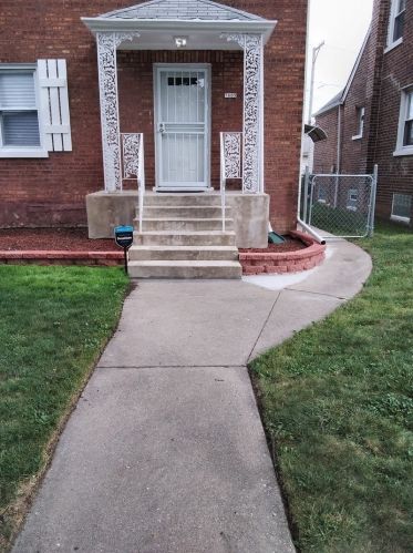 7605 Artesian Ave, Chicago, IL 60652-1712