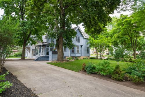 1157 Glenview Ave, Milwaukee WI 53213-3047 exterior