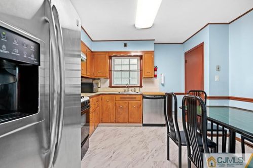 265 James Pl, Iselin NJ 08830-1226 exterior