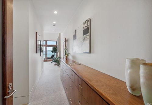 2 De Silva Is Dr, Mill Valley CA 94941-3004 exterior