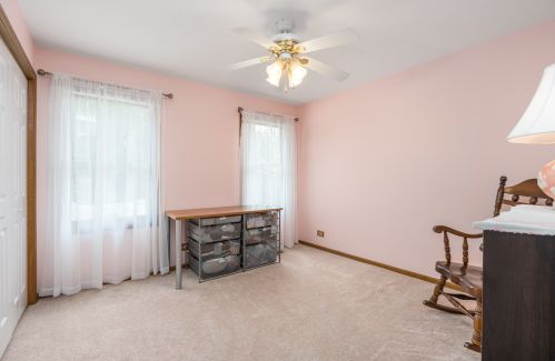 942 Kirk Ave, Elmhurst IL 60126-5143 exterior