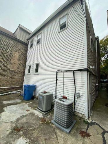 2823 Emerald Ave, Chicago IL 60616-2528 exterior