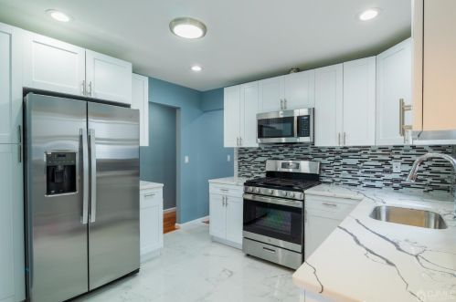 131 Bernard Ave, Edison NJ 08837-3036 exterior