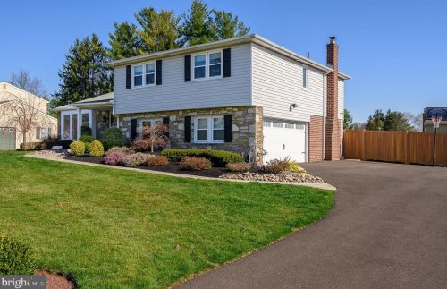 747 Bobwhite Ln, Huntingdon Valley PA 19006-2117 exterior