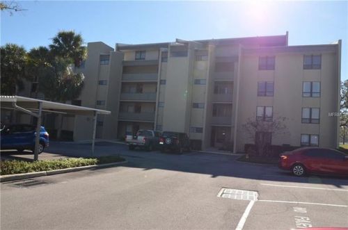 13618 Greenfield Dr, Tampa FL  33618-8410 exterior