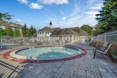 1 Putters Way, Middletown NY 10940-2677 exterior