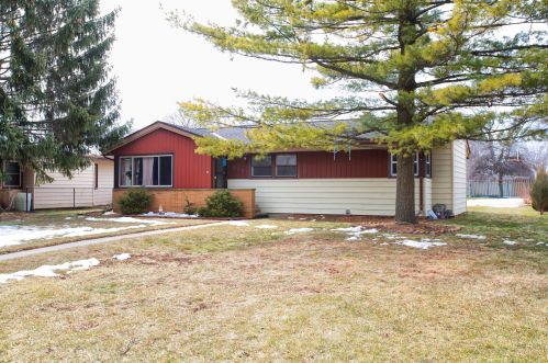 5581 Honey Creek Dr, Milwaukee WI  53221-4062 exterior