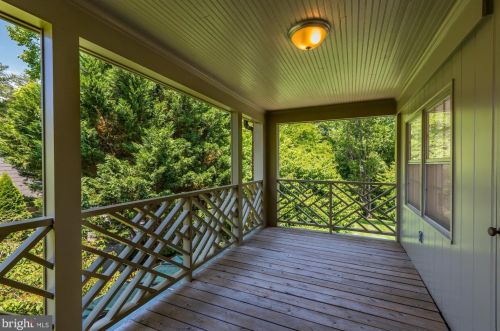 10017 Carmelita Dr, Rockville MD 20854-4247 exterior