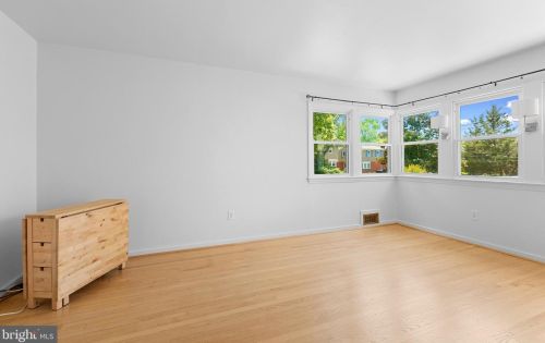 6934 Westhampton Dr, Alexandria VA 22307-1528 exterior