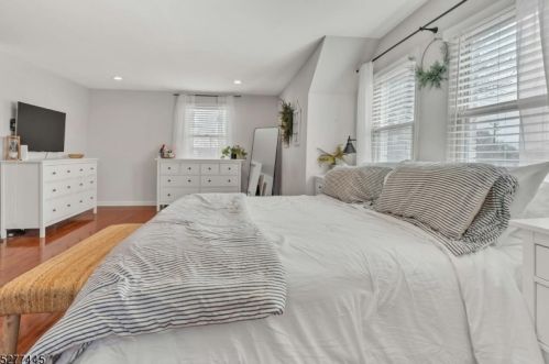 15 Harding Ave, Clark NJ 07066-2544 exterior