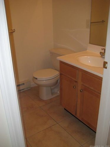 416 Main St, Wallingford CT 06492-6216 exterior