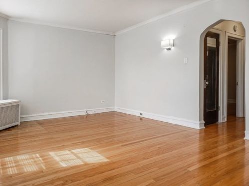 8516 Bennett Ave, Chicago IL 60649-4007 exterior