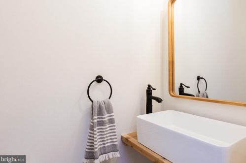 214 James St, Lancaster PA 17603-2839 exterior