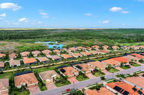 9298 Quarry Dr, Naples FL 34120-5222 exterior