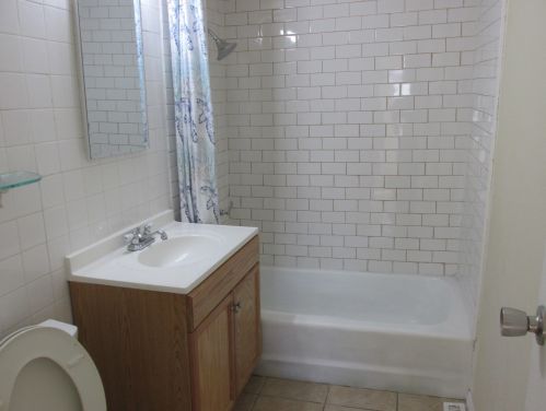 1925 Edgewood Rd, Waukegan IL 60087-1436 exterior