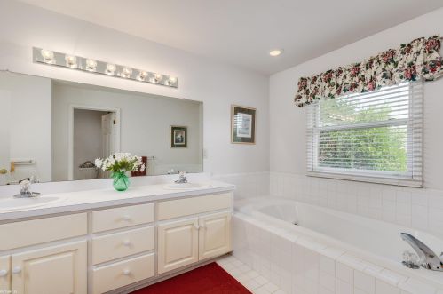 16820 Renee Dr, Macomb Township MI 48042-2324 exterior