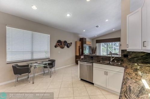 7948 Lando Ave, Boynton Beach FL 33437-6359 exterior