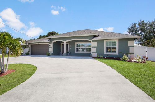 2313 Savona Blvd, Fort Pierce, FL 34953-2214