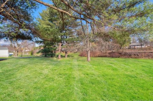 108 Custer Dr, Windsor CT  06095-3940 exterior