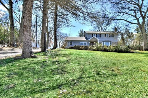 58 Astor Ct, Commack, NY 11725-3726