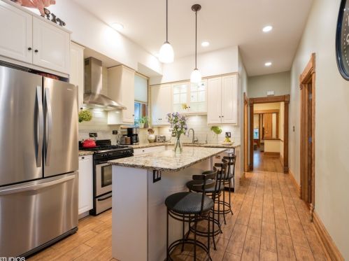 4052 Paulina St, Chicago IL 60613-2520 exterior