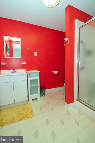 699 Longview Dr, Huntingdon Valley PA 19006-2219 exterior