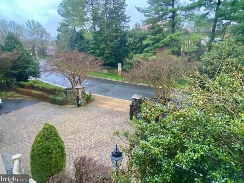 1289 Ballantrae Farm Dr, Mc Lean VA 22101-3027 exterior