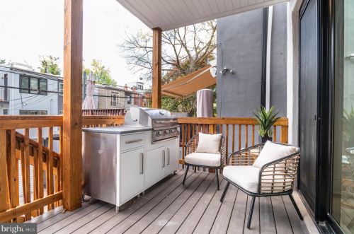 1744 T St, Washington DC 20009-7102 exterior