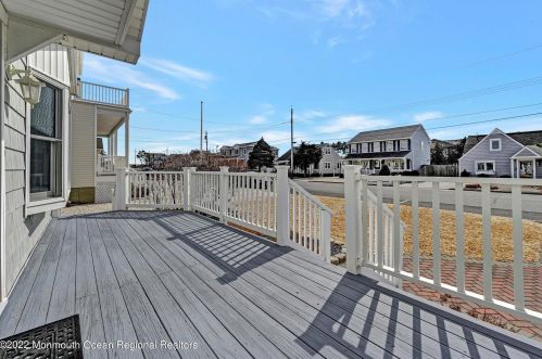 19 New Jersey Ave, Lavallette NJ 08735-2528 exterior