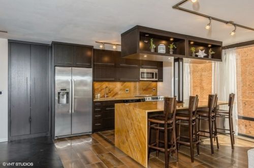 50 Bellevue Pl, Chicago IL 60611-1129 exterior