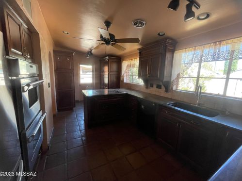 6802 Kenyon Dr, Tucson AZ  85710-4710 exterior