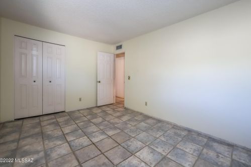 5242 Calle Montuoso, Tucson AZ 85745-9529 exterior