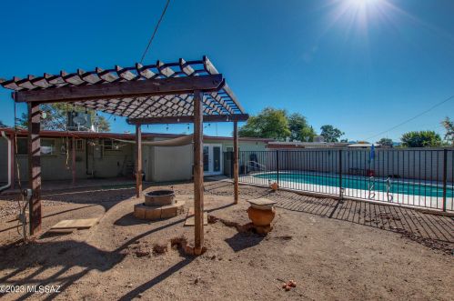 752 Edgewater Dr, Tucson AZ 85704-2412 exterior