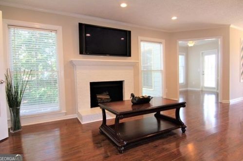 911 Hollyfax Cir, Atlanta GA  30328-5707 exterior