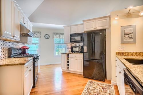 14 Foxcross Cir, Concord NH 03301-6920 exterior