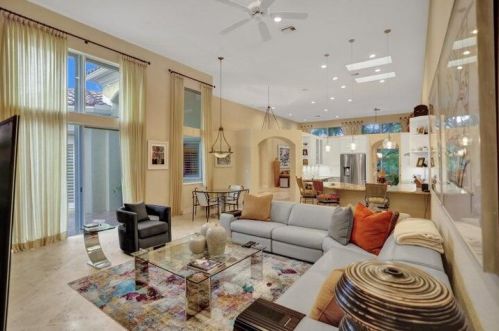 31 Is Dr, Boynton Beach FL 33435-3338 exterior