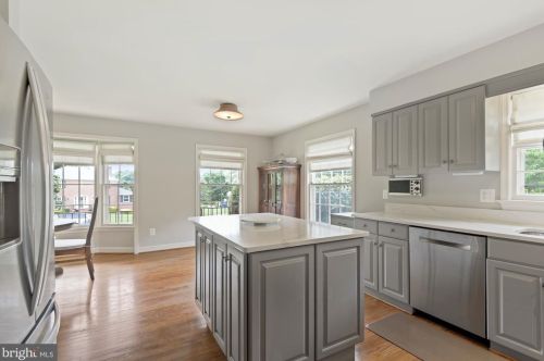 7701 Midday Ln, Alexandria VA 22306-2522 exterior