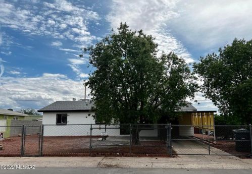 641 Calle Castile, Tucson AZ  85756-6405 exterior