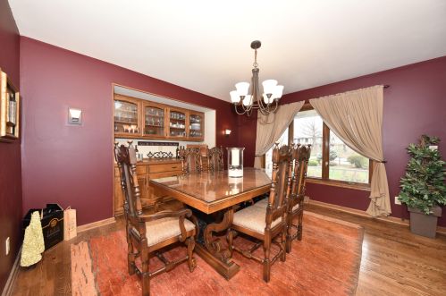 6945 Tesch Ave, Milwaukee WI 53220-2417 exterior