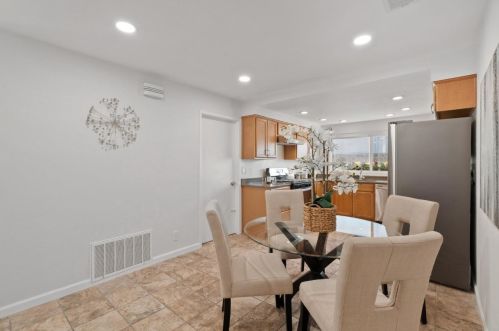 1240 Moonlight Way, Milpitas CA 95035-6227 exterior