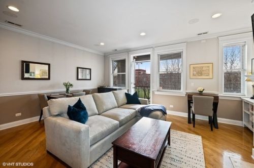 3323 Seminary Ave, Chicago, IL 60657-2220