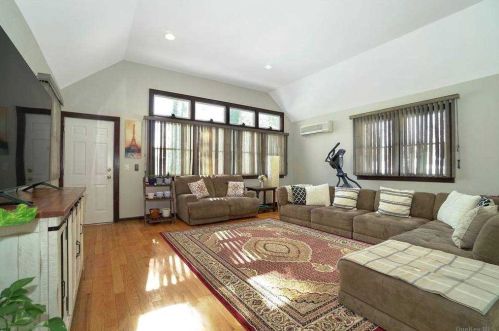 3 Arbor Ln, Huntington Station NY 11746-5136 exterior