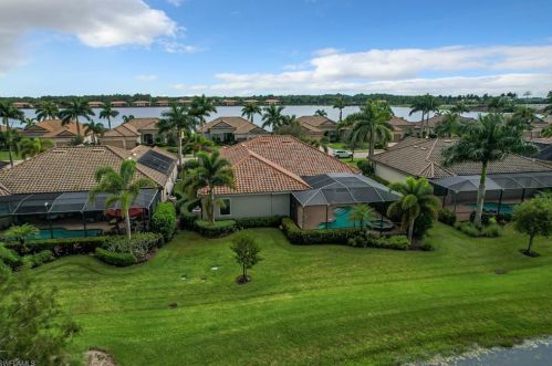 10083 Biscayne Bay Ln, Naples FL 34120-3754 exterior