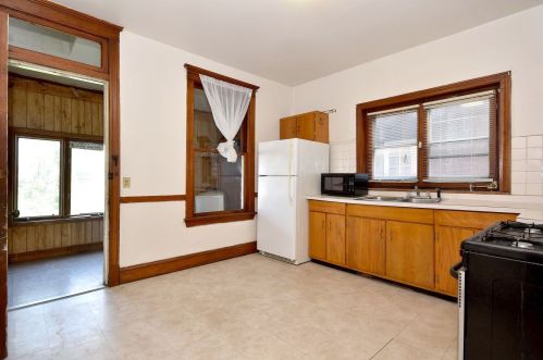 3854 Claremont Ave, Chicago IL 60618-3820 exterior