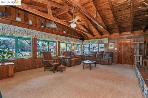 2884 Ln Dr, Concord CA 94518-2106 exterior